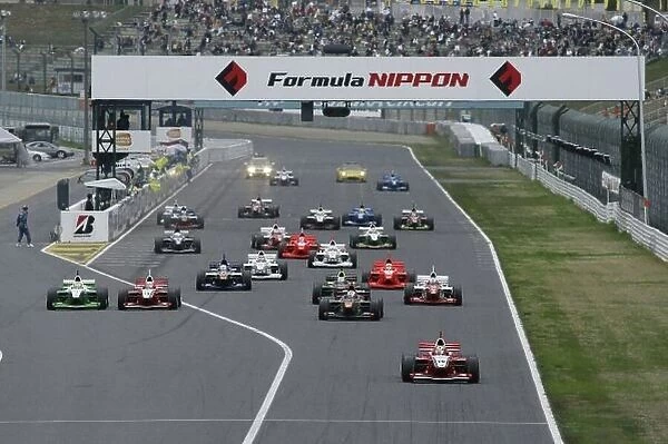 2006 Formula Nippon Championship Suzuka, Japan. 16th April 2006 Start of the race. World Copyright: Yasushi Ishihara / LAT Photographic. ref: Digital Image 2006FN_Rd2_001.JPG