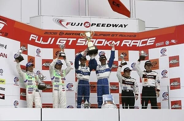 2006 Japanese Super GT Championship. Fuji Speedway, Japan. 4th May 2006 GT300 podium - Shinsuke Shibahara  /  Hiroyuki Yagi, 1st position (Willcom Advan Vemac408R)
