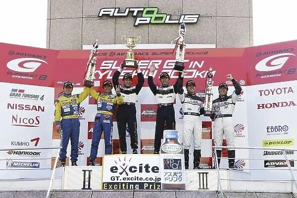 2006 Japanese Super GT Series Autopolis, Japan. 15th October 2006 GT300 podium - Kazuho Takahashi  /  Hiroki Katoh (XANAVI NISMO Z) 1st position. Amemiya  /  Tetsuya Yamano (AsparaDrink RX7) 2nd position