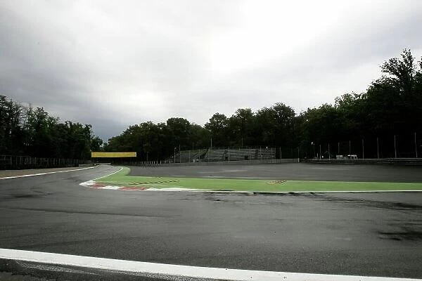 2007 Formula One Testing. Monza, Italy. 28th, 29th and 30th August 2007. The revised second chicane. Atmosphere. World Copyright: Drew Gibson / LAT