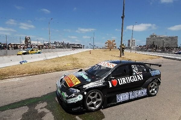 2007 TC 2000 Championship: Agustin Canapino may not love Uruguay so much after hitting the wall