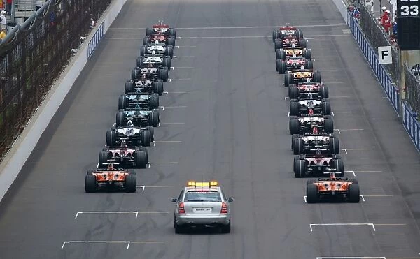 2007 USA Grand Prix - Sunday: The pack launches as the lights go green for the start. Action. Starts