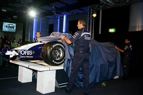 2007 Williams FW29 Launch Williams Conference Centre. Grove. 2nd February. Alex Wurz and Nico Rosberg unveil the new Williams FW29. Photo: Glenn Dunbar / LAT Photographic Ref: YY8P0692
