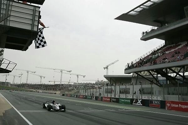 2008 GP2 Asia Series. Saturday Race. Dubai. Dubai Autodrome. 26th January. Romain Grosjean (FRA, ART Grand Prix) crosses the line to take victory. Action. World Copyright: Alastair Staley / GP2 Series Media Service ref: _MG_4992