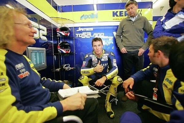 2008 Moto GP Championship Estoril, Portugal. 12th - 13th April 2008 James Toseland Tech 3 Yamaha gives the thumbs up after qualifying 6th and announcing an extended deal with Tech 3 Yamaha in MotoGP until 2010. World Copyright