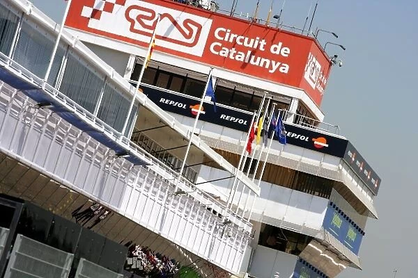2008 Spanish Grand Prix - Thursday Preview Circuit de Catalunya, Barcelona, Spain. 24th April 2008. Atmosphere World Copyright: Steven Tee  /  LAT Photographic. ref: Digital Image ZD2J2903