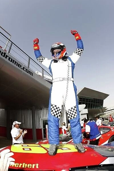 2008 Speedcar Series Round 5. Dubai. Dubai Autodrome. 11-12th April. Johnny Herbert Speedcar Champion parc ferme. World Copyright: Andrew Ferraro / LAT Photographic ref: _H0Y7762.jpg