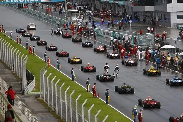 2009 GP2 Asia Series. Round 5: The GP2 Asia cars on the grid before the start of the race. Action