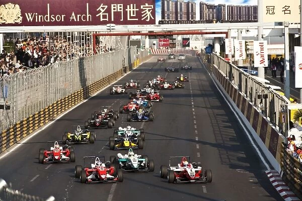 2009 Macau Grand Prix: Edoardo Mortara, Signature leads Marcus Ericsson, , Valtteri Bottas, and the mid field at the start of the race