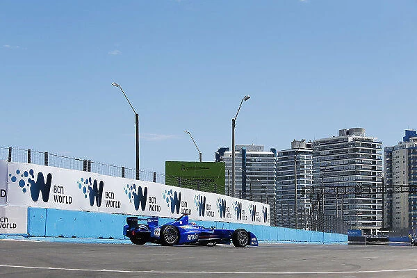 2014 FIA Formula E Championship. Punta del Este ePrix, Uruguay. Katherine Legge (GBR) / Amlin Aguri - Spark-Renault SRT_01E. Photo: Zak Mauger / LAT / FE ref: Digital Image _L0U9773