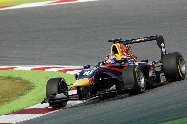 2014 GP3 Series Round 1 - Race 1. Circuit de Catalunya, Barcelona, Spain. Saturday 10 May 2014. Alex Lynn (GBR, Carlin) Photo: {Sam Bloxham} / GP3 Series Media Service. ref: Digital Image _G7C6978