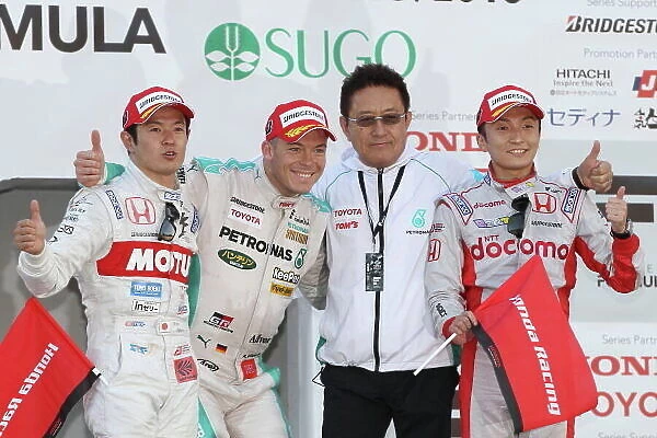 2015 Super Formula Series. Sugo, Japan. 17th - 18th October 2015. Rd 6. Winner Andre Lotterer ( #2 PETRONAS TOM'S SF14 ) 2nd position Naoki Yamamoto ( #16 TEAM MUGEN SF14 ) 3rd position Tomoki Nojiri ( #40 DOCOMO DANDELION M40S SF14)