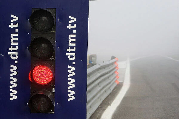 DTM. 30.10.2010 Adria, Italy - Red lights at the end of the pitlane