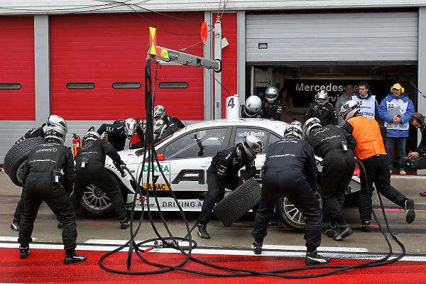 DTM. 31.10.2010 Adria, Italy - pit stop for Paul Di Resta 