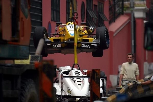 50th Macau Grand Prix: Robert Kubicas car is removed following his first lap accident with Andrew Thompson Hitech Racing
