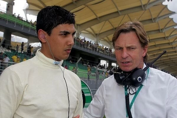 A1 Grand Prix: Adam Khan A1 Team Pakistan talks with David Sears on the grid