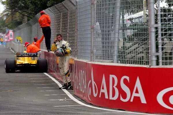 A1 Grand Prix: Will Davison A1 Team Australia retires from the feature race