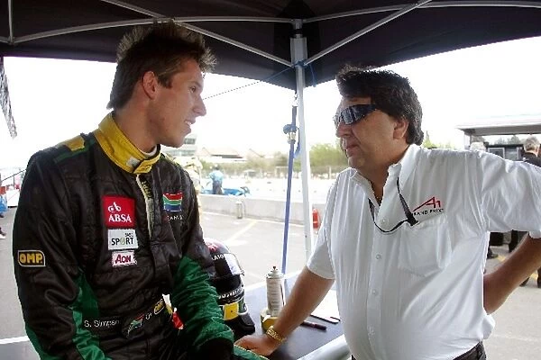 A1 Grand Prix: Pole sitter Stephen Simpson A1 Team South Africa with Tony Teixeira Vice-Chairman A1 Grand Prix