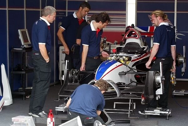 A1GP: A1 Team Great Britain mechanics prepare the car