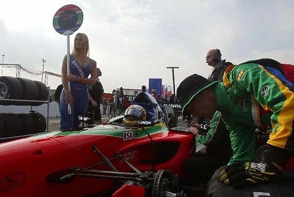 A1GP: Adrian Zaugg A1 Team South Africa on the grid