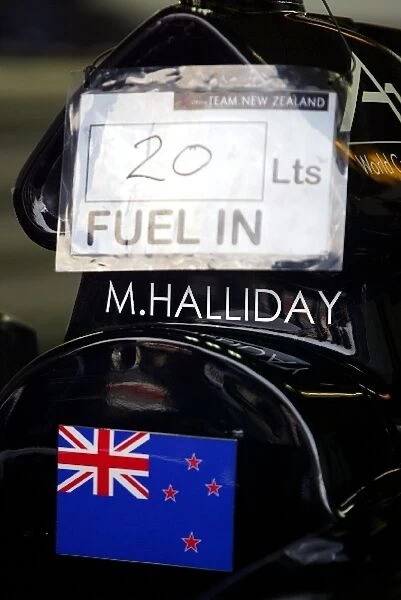 A1GP: Fuel in the car of Matt Halliday A1 Team New Zealand