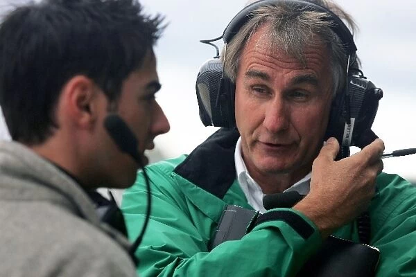A1GP: Paddy Hogan A1 Team Ireland talks with his engineers