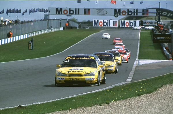 Alain Menu leads the other Mondeos and the rest of the field