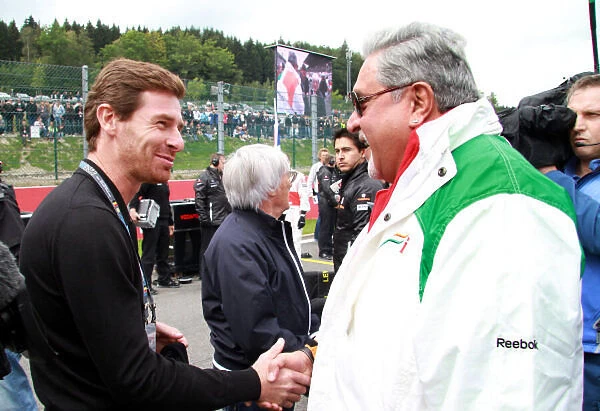 Andre VILLAS-BOAS (Port) Manager of CHELSEA FOOTBALL CLUB speaking to VIJAY MALLAYA (India) Owner of Force India and Kingfisher UB Group - Formula One World Championship, Rd 12, Belgian Grand Prix, Race, Spa-Francorchamps, Belgium
