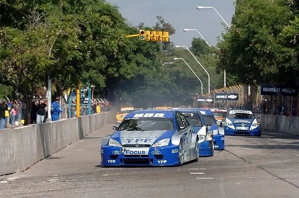 Argentinian TC2000 Championship: Martin Basso, Ford Focus, leads into the first corner at the start of the race