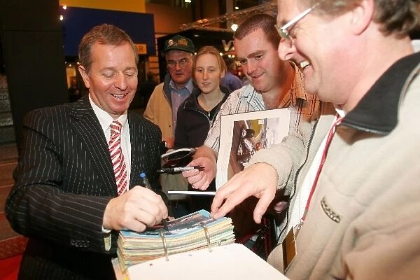 Autosport International Show 2006: Martin Brundle signs autographs for the fans