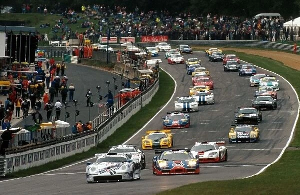 BPR Global Endurance GT Series: The Porsche 911 GT1 of Hans Joachim Stuck  /  Thierry Boutsen leads a huge field of 43 cars at the start of the race