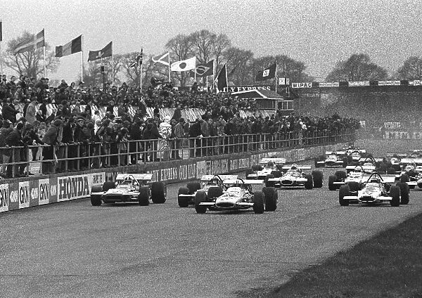 BRDC International Trophy: The start of the race. Eventual winner Chris Amon March Cosworth 701 is far left