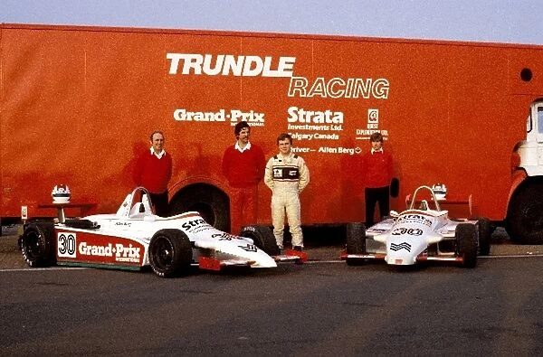 British Formula Three Championship: Allen Berg poses with members of the Trundle Racing team and two Ralt Toyota RT3  /  83 chassis