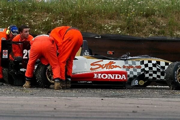 British Formula Three Championship: The marshals try to remove Alan van der Merwes Carlin car from the circuit