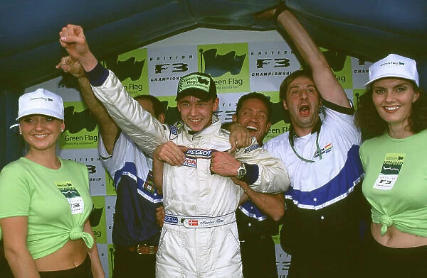 British Formula Three Donnington, England. 1st - 2nd July 2000. Rd 7&8. Nicolas Kiesa and team celebrate Race 2 victory. World Peter Spinney /  LAT Photographic