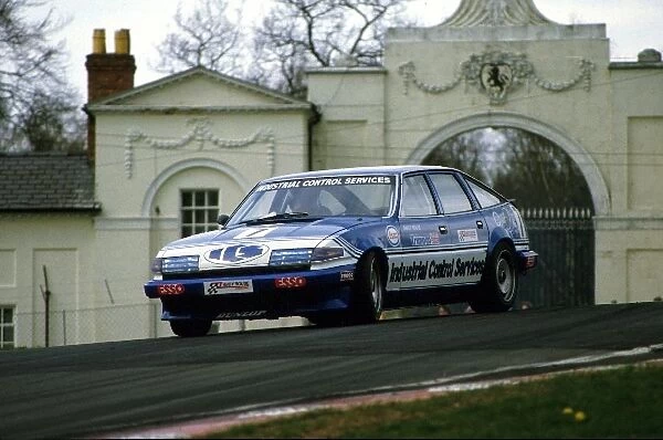 British Touring Car Championship: Andy Rouse ICS Rover Vitesse swings out the tail as he negotiates Lodge Corner