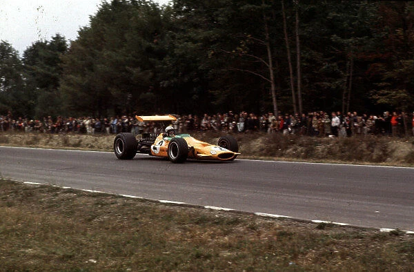 Bruce McLaren, McLaren M7A (6th place) US Grand Prix, Watkins Glen, USA. 4-6 Oct 1968 Rd11 World LAT Photographic Tel: +44(0) 181 251 3000 Fax: +44(0) 181 251 3001 Ref: 68 USA 05
