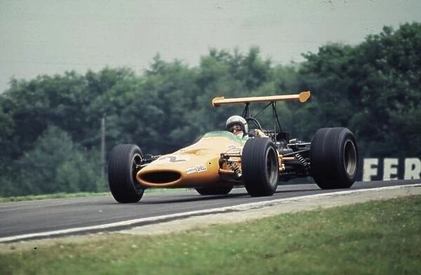 Bruce McLaren, McLaren M7A (7th place) British Grand Prix, Brands Hatch, 20th July 1968, Rd 7 World LAT Photographic Tel: +44 (0) 181 251 3000 Fax: +44 (0) 181 251 3001 Ref: 68 GB 109