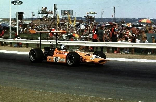 Bruce McLaren, McLaren M7A, Fifth South African Grand Prix, Kyalami, 27 Feb-1 Mar 69 World LAT Photographic Tel: +44(0) 181 251 3000 Fax: +44(0) 181 251 3001 Ref: 69 SA 17