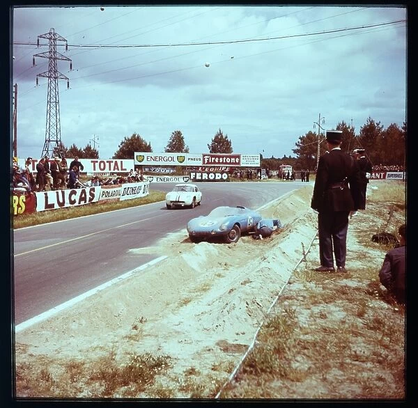 Callaud  /  Mougin pass Moynet  /  Vidilles crashed car: 1961 LE MANS 24 HOURS