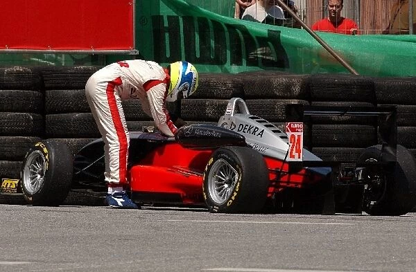 Charles Zwolsmann (NED), Team Kolles Racing, Dallara-Mercedes, out of the race with a broken front suspension and damage rear wheel. F3 Euro Series, Rd 7&8, Norisring, Germany. 21 June 2003