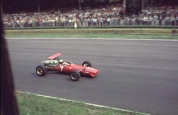 Chris Amon, Ferrari 312 (retired) Italian Grand Prix, Monza 8th September 1968 Rd 9 World LAT Photographic Tel: +44 (0) 181 251 3000 Fax: +44 (0) 181 251 3001 Ref: 68 ITA 067
