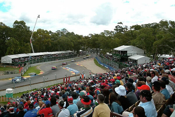 Clipsal 500 V8 Supercars Adelaide 22nd March 2003 Large crowds flock to watch the v8 Supercar action at the Clipsal 500 in Adelaide Australia. World Copyright: Mark Horsburgh / LAT Photographic ref: Digital Image Only