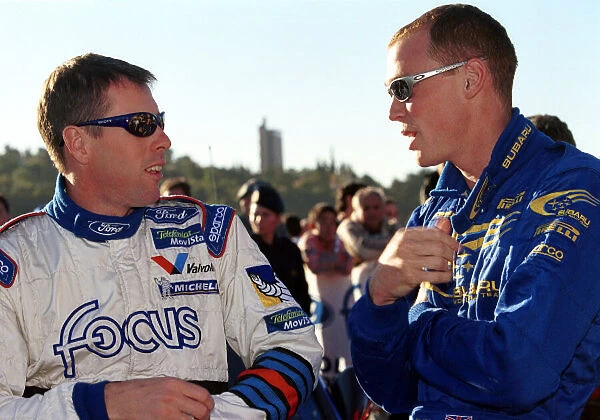 Colin McRae talks to Richard Burns. Argentina Rally 2000. Photo: McKlein  /  LAT