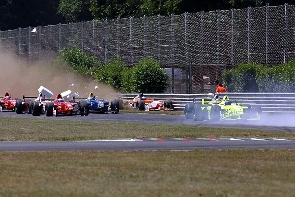 Dallara Nissan World Series: An accident at the first chicane at the start