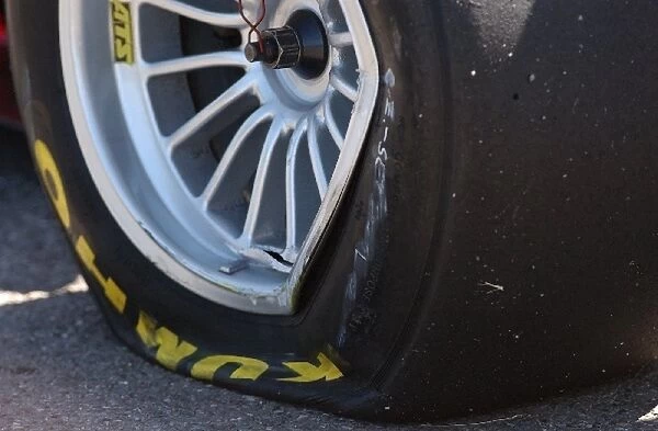 The damaged rear-wheel of Charles Zwolsmann (NED), Team Kolles Racing, Dallara-Mercedes