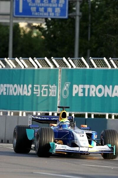 DTM: Felipe Massa demonstrates the Sauber Petronas C22 around the streets of Shanghai