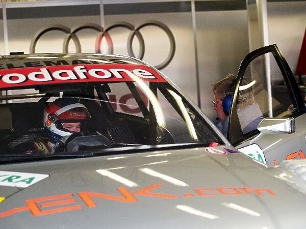 DTM: Oliver Tielemans Futurecom TME Audi A4 04 is talking with his engineer