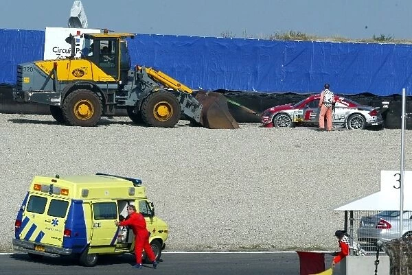 DTM: Peter Terting,s line Audi Junior Team, Abt-Audi TT-R, crashed heavily into the tyre barriers and was taken shortly to the medical centre