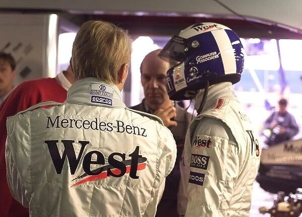 EUROPEAN GRAND PRIX. 26 / 9 / 99. NURBURGRING, GERMANY. MIKA HAKKINEN & DAVID COULTHARD CHAT TO ADRIAN NEWEY THE McLAREN TECHNICAL DIRECTOR. World TEE / LAT Photographic Tel: +44 (0) 181 251 3000 Fax: +44 (0) 181 251 3001 Somerset House, Somerset Roa